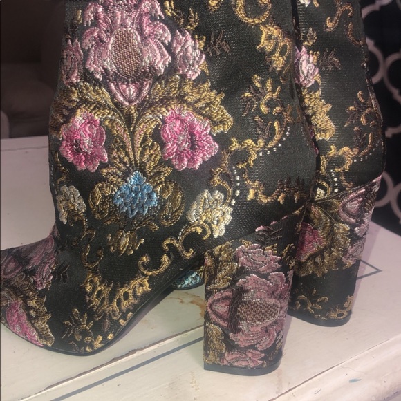 Sewn print booties - Picture 2 of 5